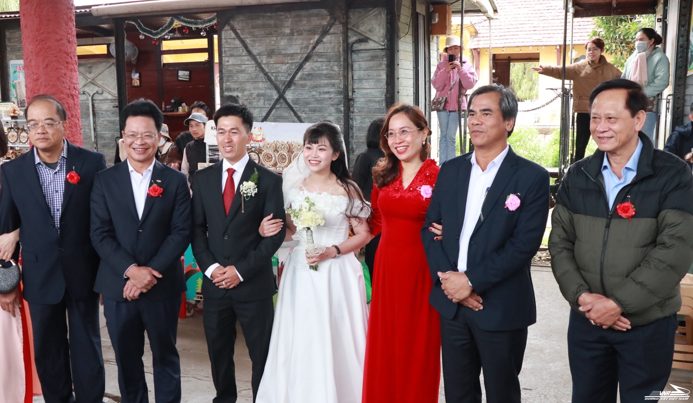 Lần đầu tiên một đám cưới được tổ chức trên chuyến tàu tại Đà Lạt